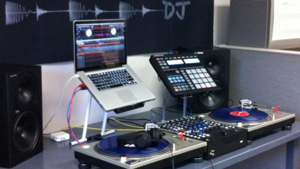 Syncing Serato DJ and Maschine through the Rane Sixty-Four